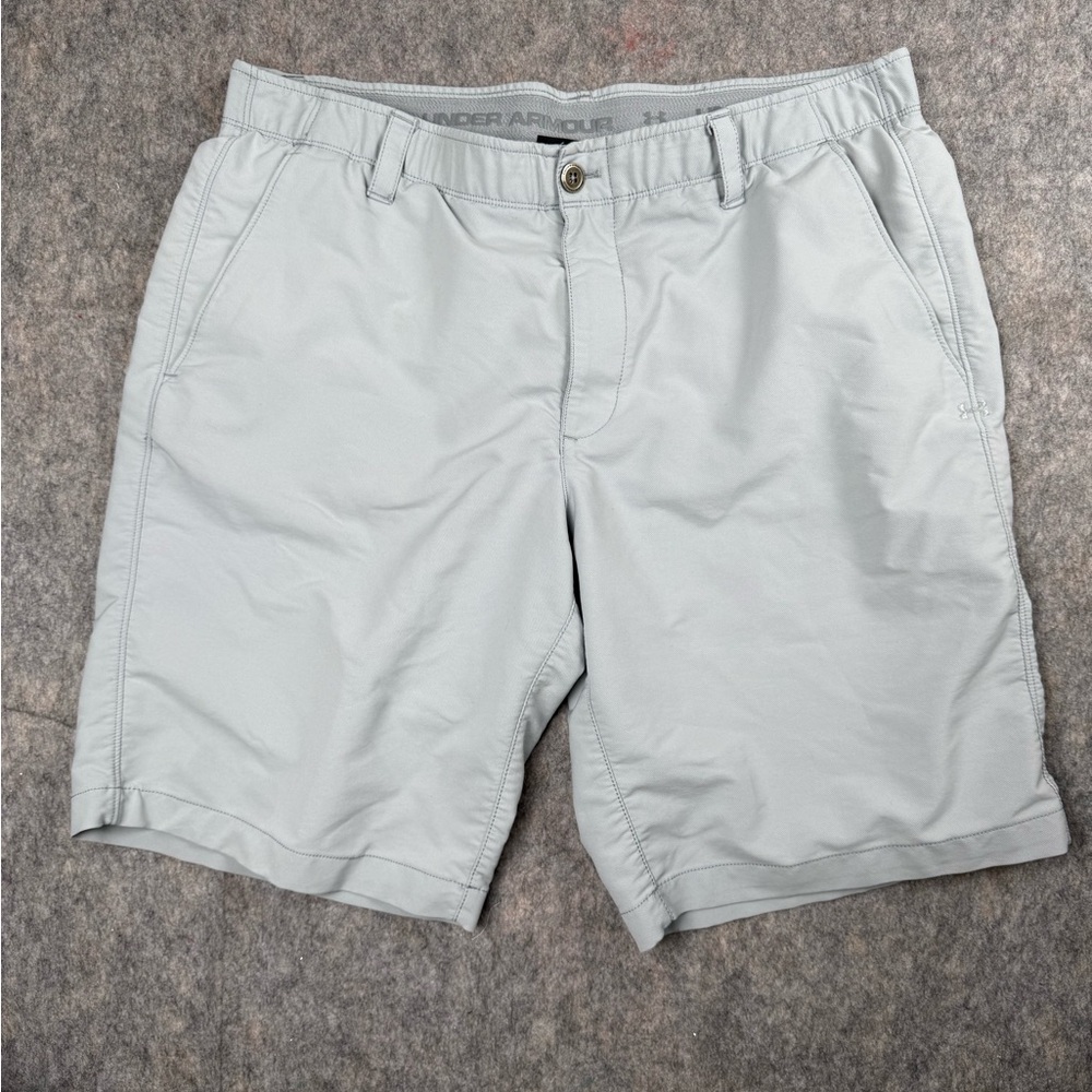 Under Armour Chino Shorts Men's Size 38 Gray Elastic Waist Pleated Slash Pockets